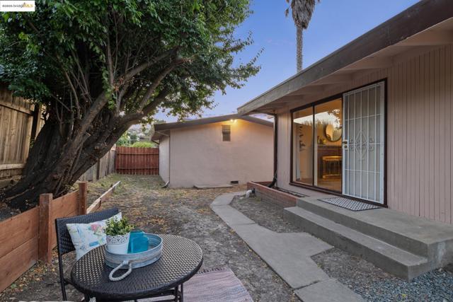 2590 Kavanagh Rd, San Pablo CA: https://media.crmls.org/mediaz/cba4ef92-d32a-4bb8-8bea-6faa48108009.jpg