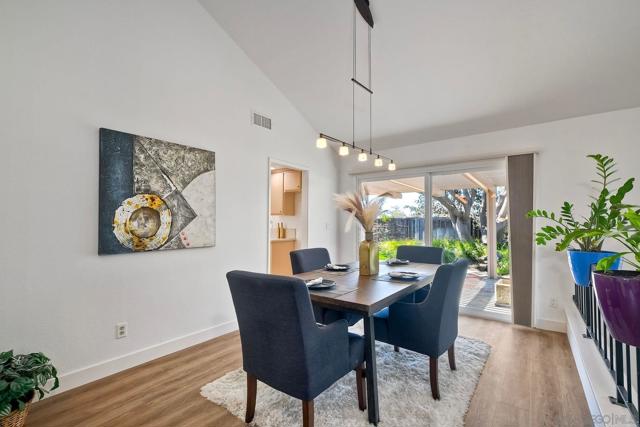 10434 Woodchuck Pt, San Diego CA: https://media.crmls.org/mediaz/cba60c44-0ee6-4a16-b826-bb1eeb3951dd.jpg