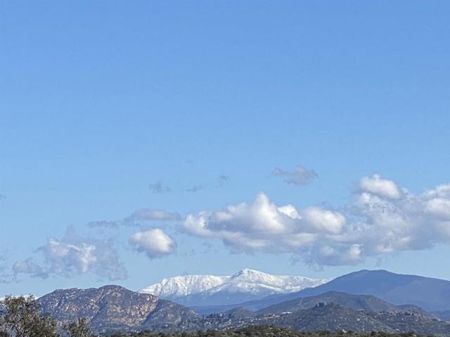 Detail Gallery Image 2 of 26 For 10865 Charing Cross Rd, Spring Valley,  CA 91978 - 4 Beds | 3 Baths