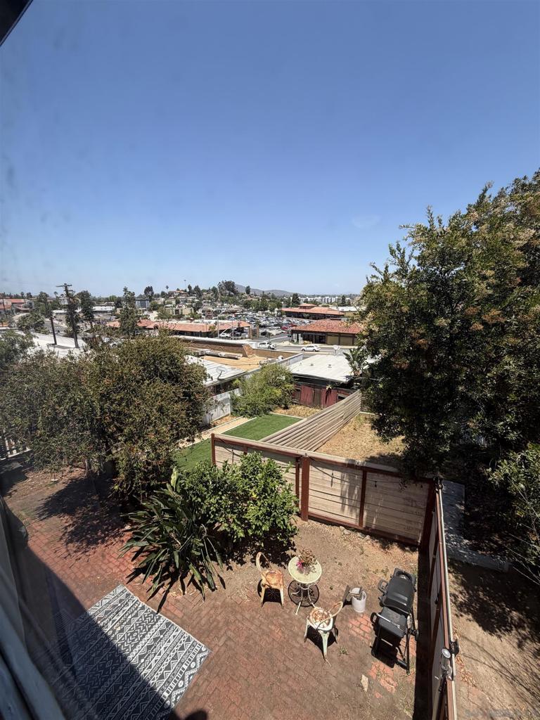https://media.crmls.org/mediaz/cba6b57b-b425-4ddf-b239-23c10db6d44a.jpg?preset=X-Large