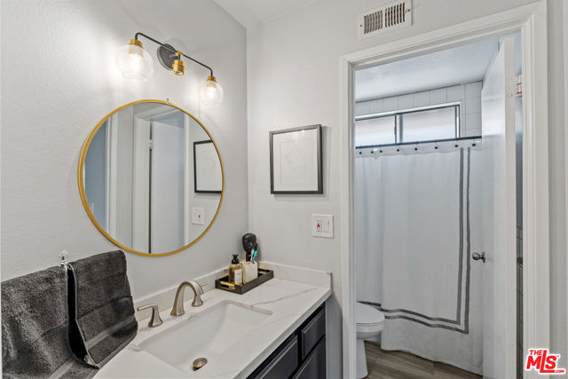 586 Rosewood Avenue, Camarillo CA: https://media.crmls.org/mediaz/cba6da51-af7c-4788-99c1-a1a676c76d66.jpg