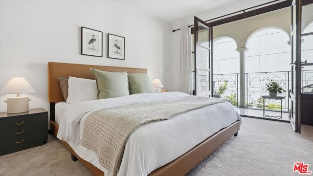 9249 Burton Way, Beverly Hills CA: https://media.crmls.org/mediaz/cba73163-6452-4051-8bba-d51b28fb509d.jpg