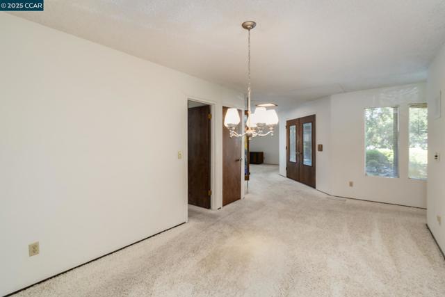 200 Lark Ln, Alamo CA: https://media.crmls.org/mediaz/cba7557a-22e4-493d-a50d-2ca16bd386fe.jpg