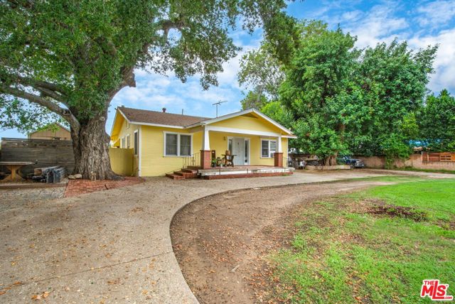 7231 Vanalden Avenue, Reseda CA: https://media.crmls.org/mediaz/cba7c32a-861d-48c1-bb95-5356f6359b13.jpg