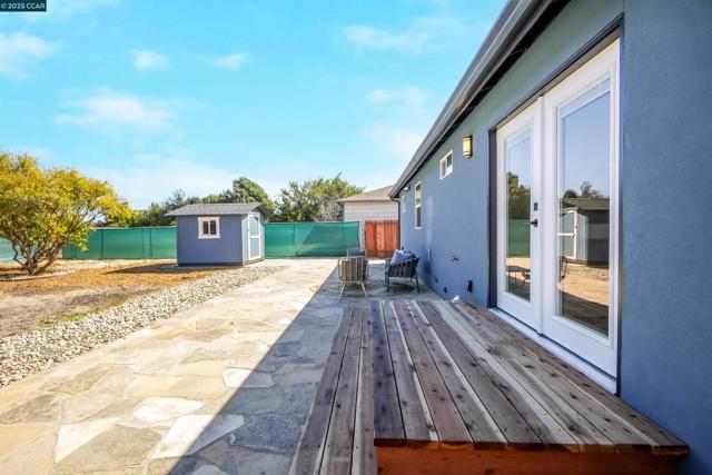 10060 Bernhardt Dr, Oakland CA: https://media.crmls.org/mediaz/cba7dea2-43eb-448e-8aa9-85c6bcfb560d.jpg