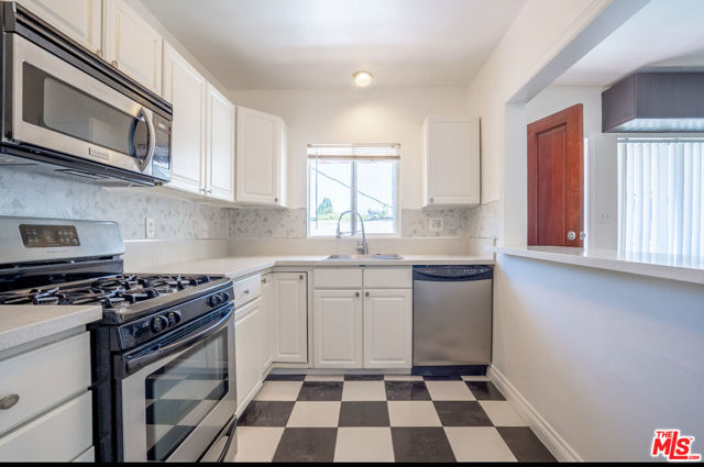 1240 Lodi Place, Los Angeles CA: https://media.crmls.org/mediaz/cba817b4-0a6d-4b26-b204-f12e76bc40e3.jpg