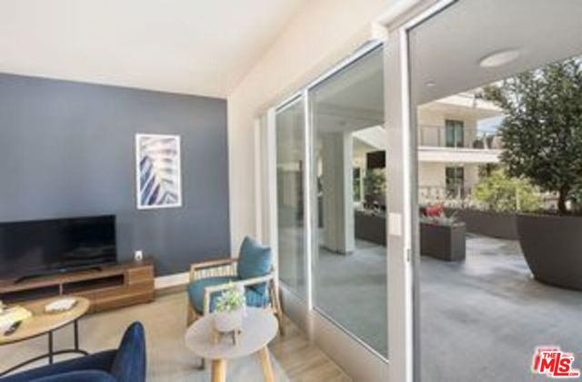 521 W Colorado Street, Glendale CA: https://media.crmls.org/mediaz/cba8c223-fb19-4d65-b9af-1013b7e3a1e0.jpg
