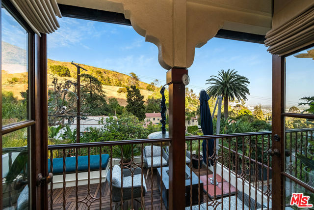 1925 Curson Place, Los Angeles CA: https://media.crmls.org/mediaz/cba8cb6e-28cb-44c6-a86b-1d39749c1d4a.jpg