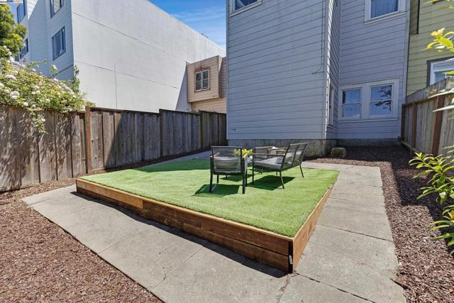 4134 Fulton St, San Francisco CA: https://media.crmls.org/mediaz/cba98b08-49f9-49d2-959a-1fa2a14162a2.jpg