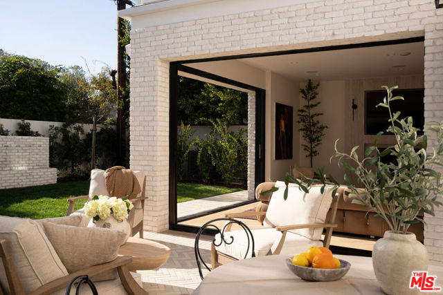 3531 S Barrington Avenue, Los Angeles CA: https://media.crmls.org/mediaz/cba9abd4-2f9a-4534-9a76-fc4e048b7029.jpg