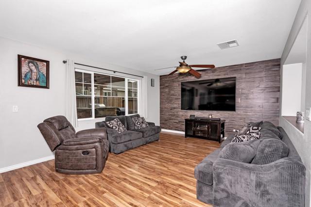 2357 N Rock Creek Drive, Los Banos CA: https://media.crmls.org/mediaz/cbaa2174-f825-4ca1-8a9d-9300dca5423e.jpg