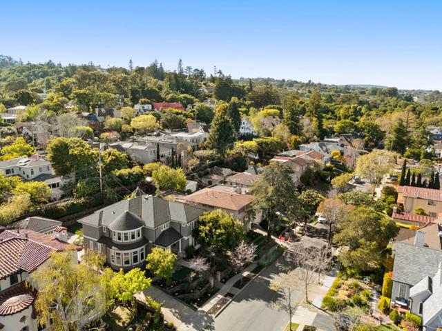1425 Benito Avenue, Burlingame CA: https://media.crmls.org/mediaz/cbaa3c22-db3e-4471-8941-9c387f701d8b.jpg
