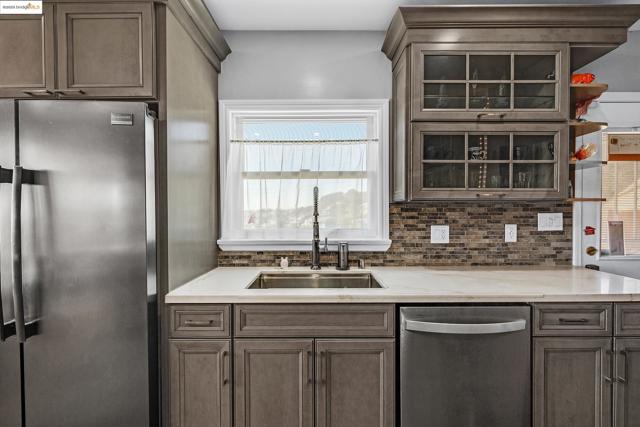 1034 Navellier St, El Cerrito CA: https://media.crmls.org/mediaz/cbaa4f2d-086f-4b46-b30b-7f4b389d2e03.jpg