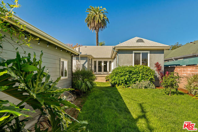 5748 7th Avenue, Los Angeles CA: https://media.crmls.org/mediaz/cbaa9b36-fa31-40b4-8968-a07316b2cccb.jpg