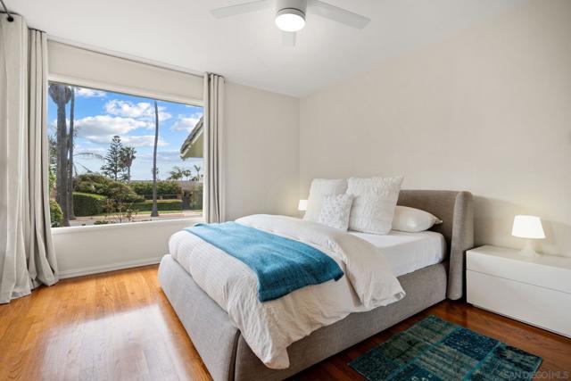 6423 Avenida Cresta, La Jolla CA: https://media.crmls.org/mediaz/cbaac087-5daa-4bf9-a88c-a37428679bac.jpg
