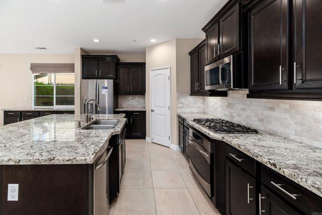 Detail Gallery Image 21 of 51 For 3722 Bergen Peak Pl, Carlsbad,  CA 92010 - 3 Beds | 2/1 Baths