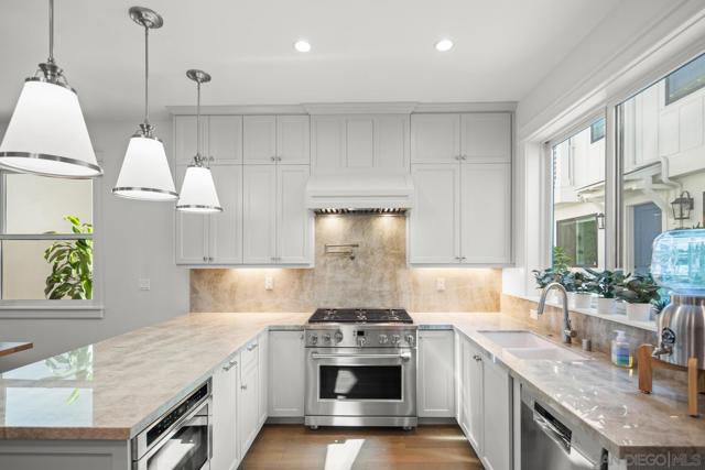 548 G Avenue, Coronado CA: https://media.crmls.org/mediaz/cbac1f3f-dc96-4910-aceb-1dcaccc8b3a0.jpg