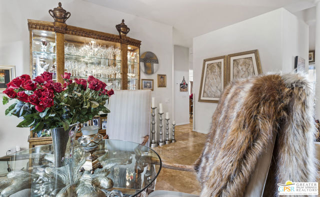 18 Calais Circle, Rancho Mirage CA: https://media.crmls.org/mediaz/cbac8721-eb48-43df-914c-203702943249.jpg
