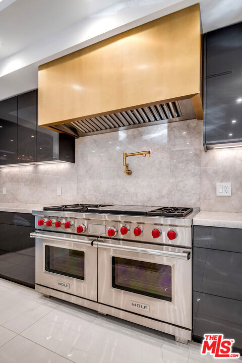 16601 Park Lane Circle, Los Angeles CA: https://media.crmls.org/mediaz/cbac90f1-5219-49ec-ba9f-c99ba8753b7a.jpg