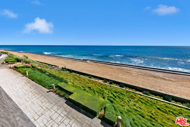 11856 Beach Club Way, Malibu CA: https://media.crmls.org/mediaz/cbacb000-8590-48a3-ba1d-7ed701db60f7.jpg