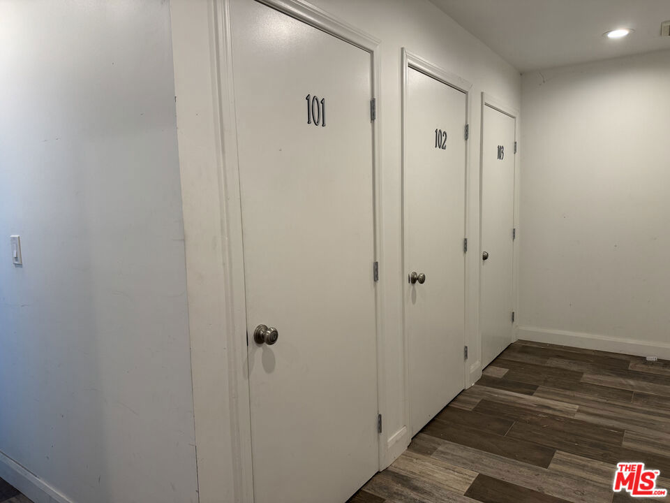 https://media.crmls.org/mediaz/cbacb9a3-00c4-48bb-8a50-9d6fdb466730.jpg?preset=X-Large