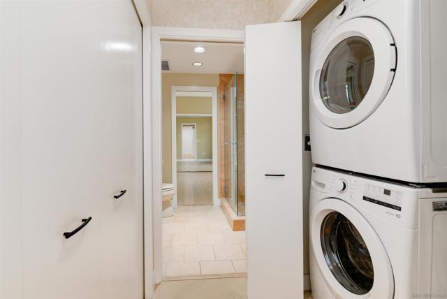 700 W Harbor Dr, San Diego CA: https://media.crmls.org/mediaz/cbad2500-946c-4265-900a-3e27301da6c7.jpg