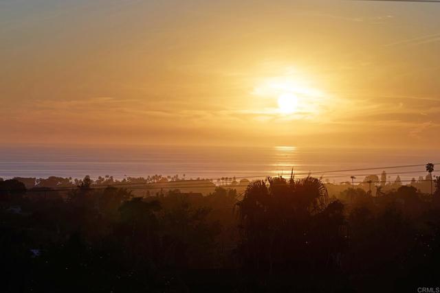 Detail Gallery Image 12 of 42 For 3768 Skyline Rd, Carlsbad,  CA 92008 - 4 Beds | 2/1 Baths