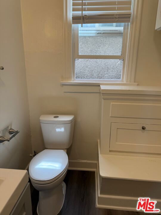 1408 2nd Avenue, Los Angeles CA: https://media.crmls.org/mediaz/cbadb8e6-bdb9-4d71-94c7-b4c4781388e8.jpg