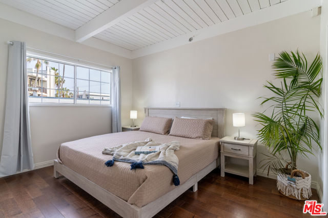 3900 PACIFIC Avenue, Marina del Rey CA: https://media.crmls.org/mediaz/cbadc4f8-4b90-4198-8f48-4a47eb98ec17.jpg