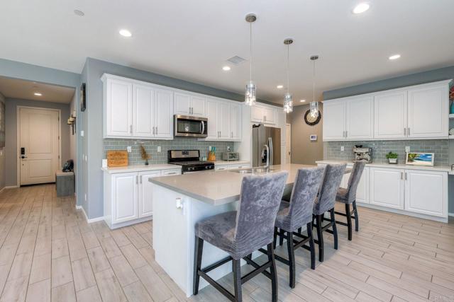 Detail Gallery Image 6 of 53 For 662 Gemstone Dr, San Marcos,  CA 92078 - 5 Beds | 3 Baths
