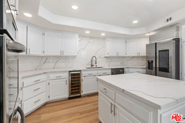 19555 Oxnard Street, Tarzana CA: https://media.crmls.org/mediaz/cbade625-9a0b-4ba6-8c93-0405971ab5fa.jpg