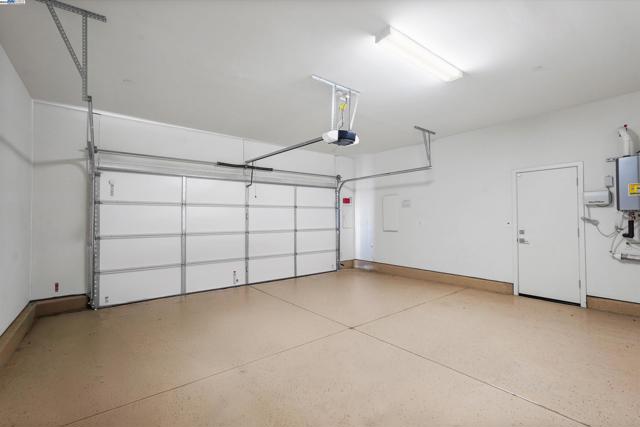 6991 Seraphina Dr, Tracy CA: https://media.crmls.org/mediaz/cbae08bc-e220-4299-bf6a-770697e7633a.jpg