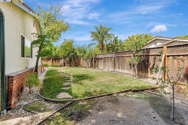903 Lanewood Dr, San Jose CA: https://media.crmls.org/mediaz/cbae4d26-a477-4c6a-97e8-c584edd722ed.jpg