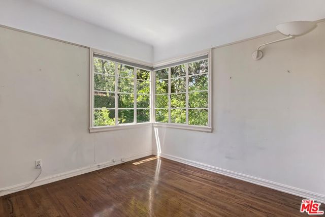 1591 Sunset Plaza Drive, Los Angeles CA: https://media.crmls.org/mediaz/cbaebbaa-1718-4267-9dfc-7ef0a14a3157.jpg