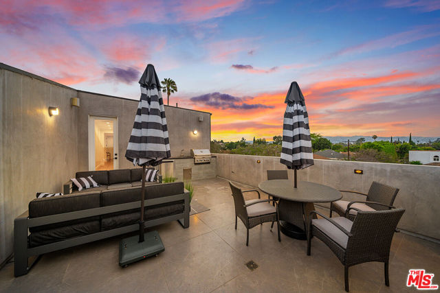 1903 S Bedford Street, Los Angeles CA: https://media.crmls.org/mediaz/cbaeef1b-65d9-4051-844b-047950fa0e0c.jpg