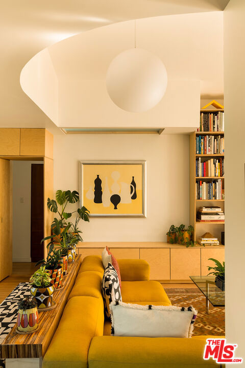 3435 Verdugo Vista Terrace, Los Angeles CA: https://media.crmls.org/mediaz/cbaf28b8-3093-42d4-87a2-1ecb03b38b3d.jpg