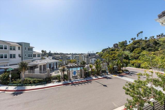 1107 Hibiscus Way, Oceanside CA: https://media.crmls.org/mediaz/cbafcae6-6cdf-497b-aa3f-fdb58f2bcb63.jpg