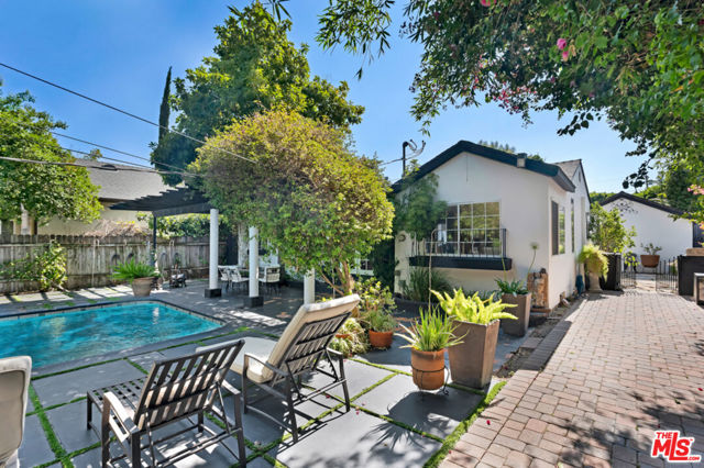 5341 Mecca Avenue, Tarzana CA: https://media.crmls.org/mediaz/cbb00ba2-a3f9-487e-a4d2-14d294eb7e9f.jpg
