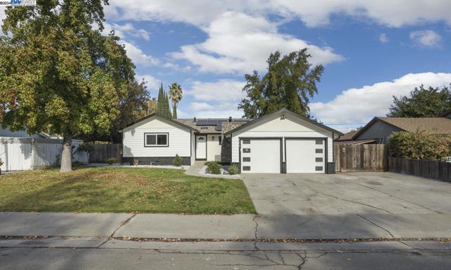 Image 2 of 39 For 105 Benjamin Holt Dr