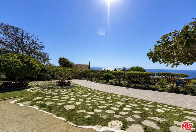 7007 Birdview Avenue, Malibu CA: https://media.crmls.org/mediaz/cbb06ad1-579d-4e04-96f9-2ec1dad9d0d7.jpg