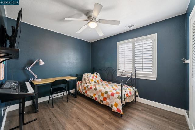 4813 Carrington Dr, Oakley CA: https://media.crmls.org/mediaz/cbb07610-3192-460d-8128-581666462b68.jpg