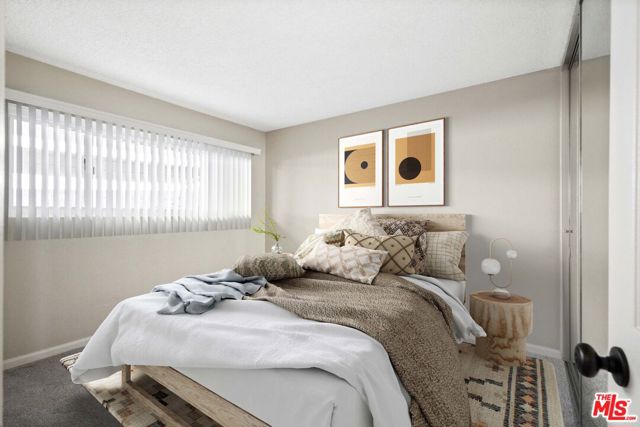 18000 Coastline Drive, Malibu CA: https://media.crmls.org/mediaz/cbb197c5-60da-49e5-bdb6-4b5ec55e6772.jpg
