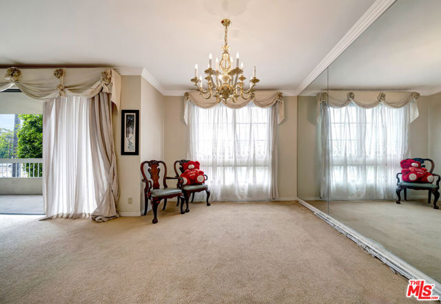 457 North Doheny Drive, 102 photo 8