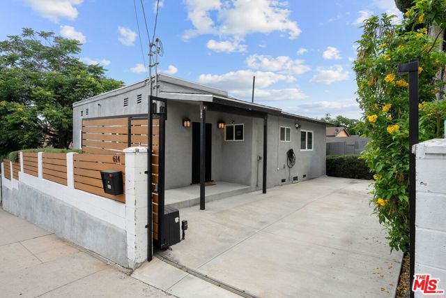 614 Rosemont Avenue, Los Angeles CA: https://media.crmls.org/mediaz/cbb1a293-5cb6-4993-9906-5bba63b3296d.jpg