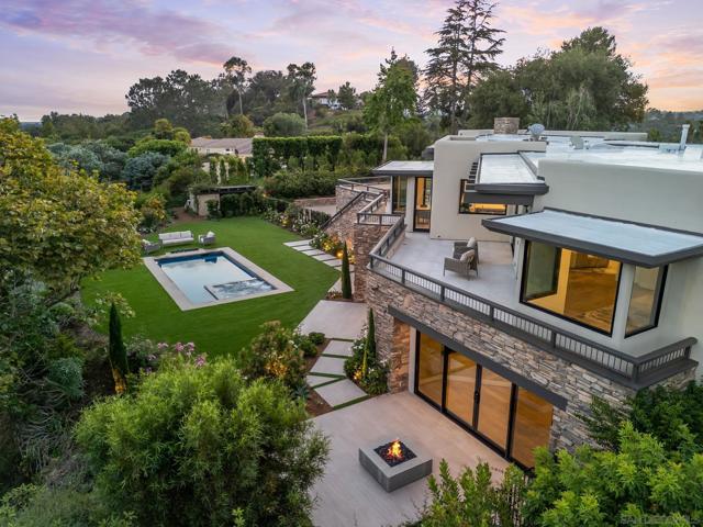 5465 Avenida Maravillas, Rancho Santa Fe CA: https://media.crmls.org/mediaz/cbb1bb19-8fa4-4377-a028-36c23a005ed8.jpg