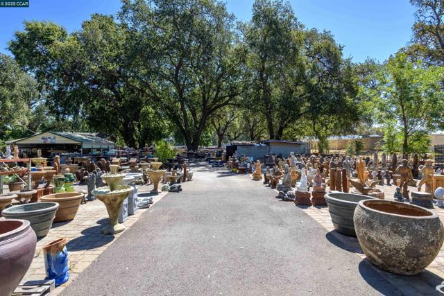 5930 Cherry Glen Rd, Vacaville CA: https://media.crmls.org/mediaz/cbb206c7-0019-4eae-a67c-a74e0d036c04.jpg