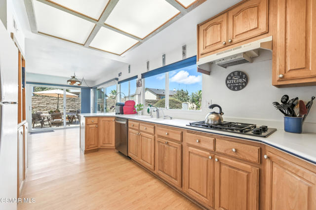 1589 N Alva Circle, Simi Valley CA: https://media.crmls.org/mediaz/cbb2624c-e32f-4f4d-8945-12f1cf49ec94.jpg