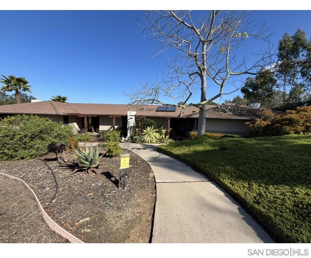 2566 Los Cerritos Ln