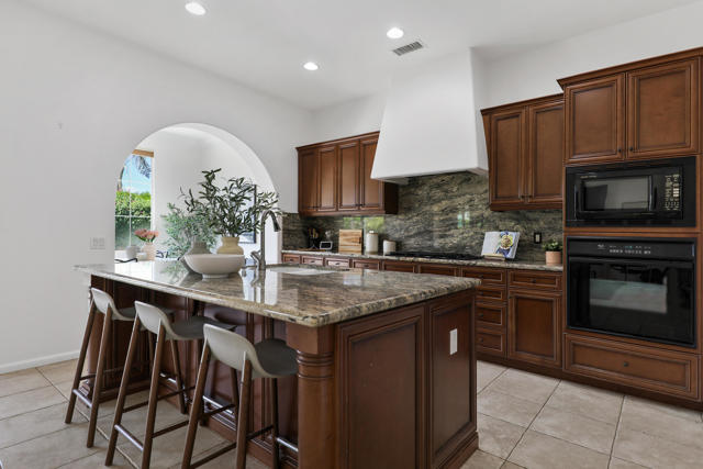 Image 12 of 38 For 81961 Contento Street
