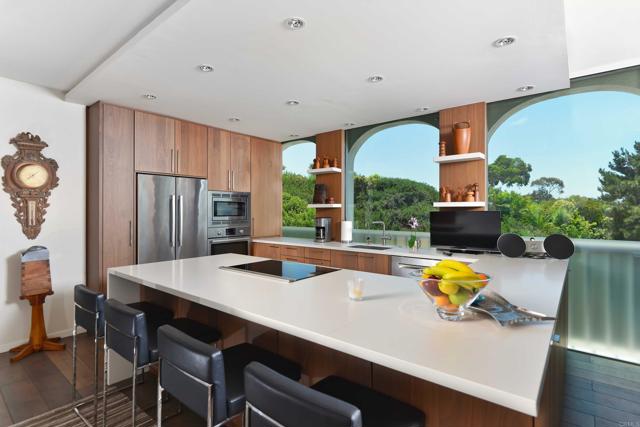 1001 Genter, La Jolla CA: https://media.crmls.org/mediaz/cbb38d9c-8408-460d-9758-db014e1f6918.jpg
